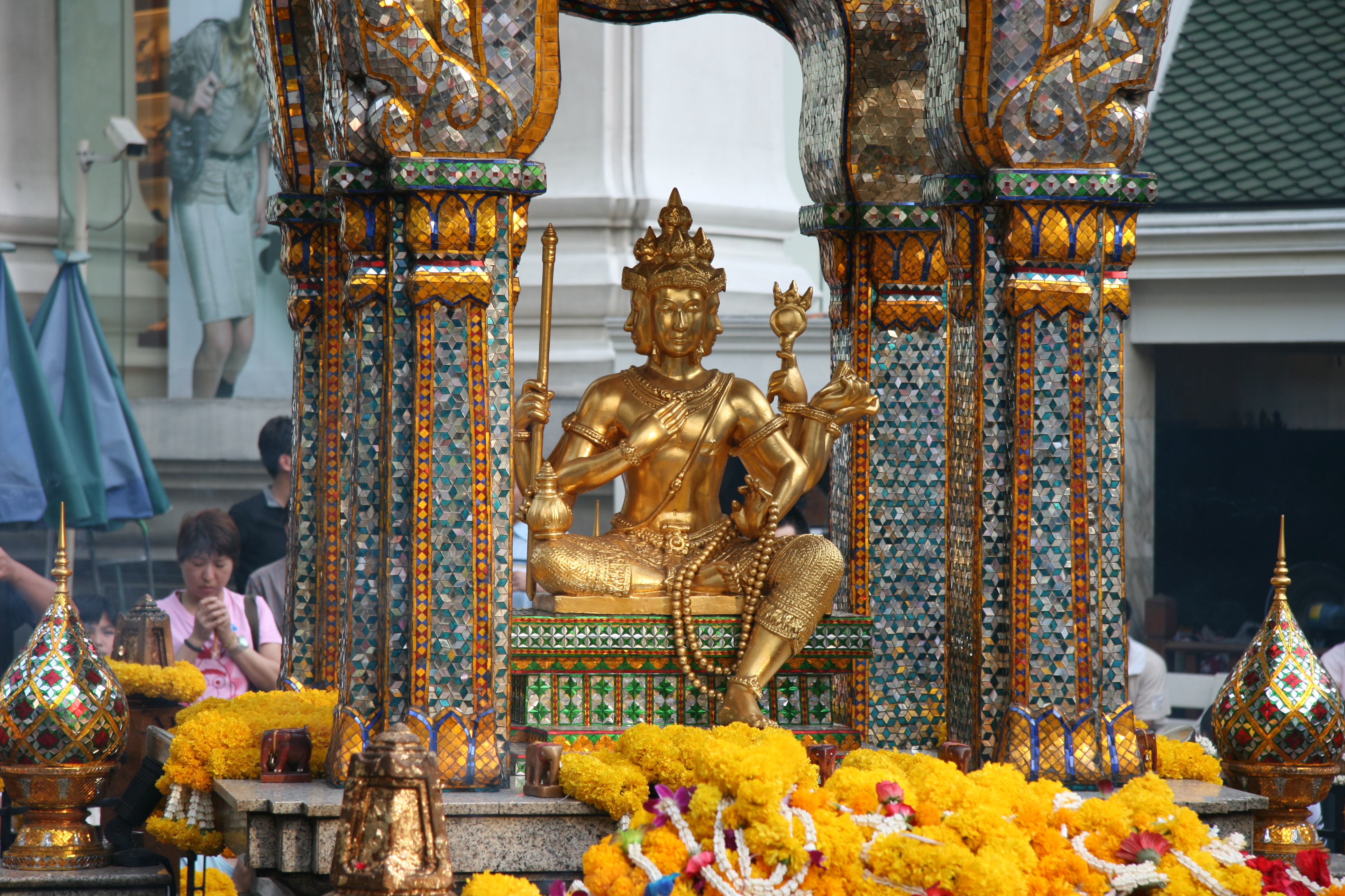 Erawan temple bangkok thái lan